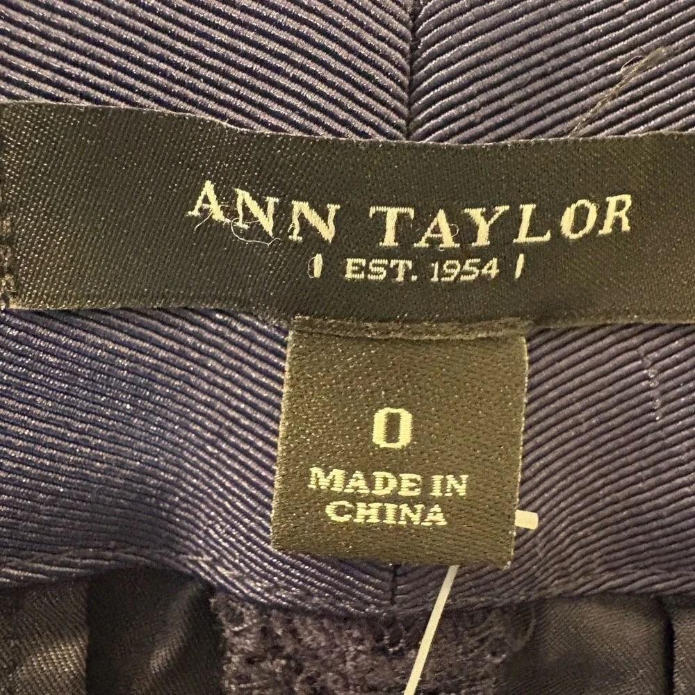 Ann Taylor Navy Blue Floral Lace Slim Cropped Pants‎ Size 0